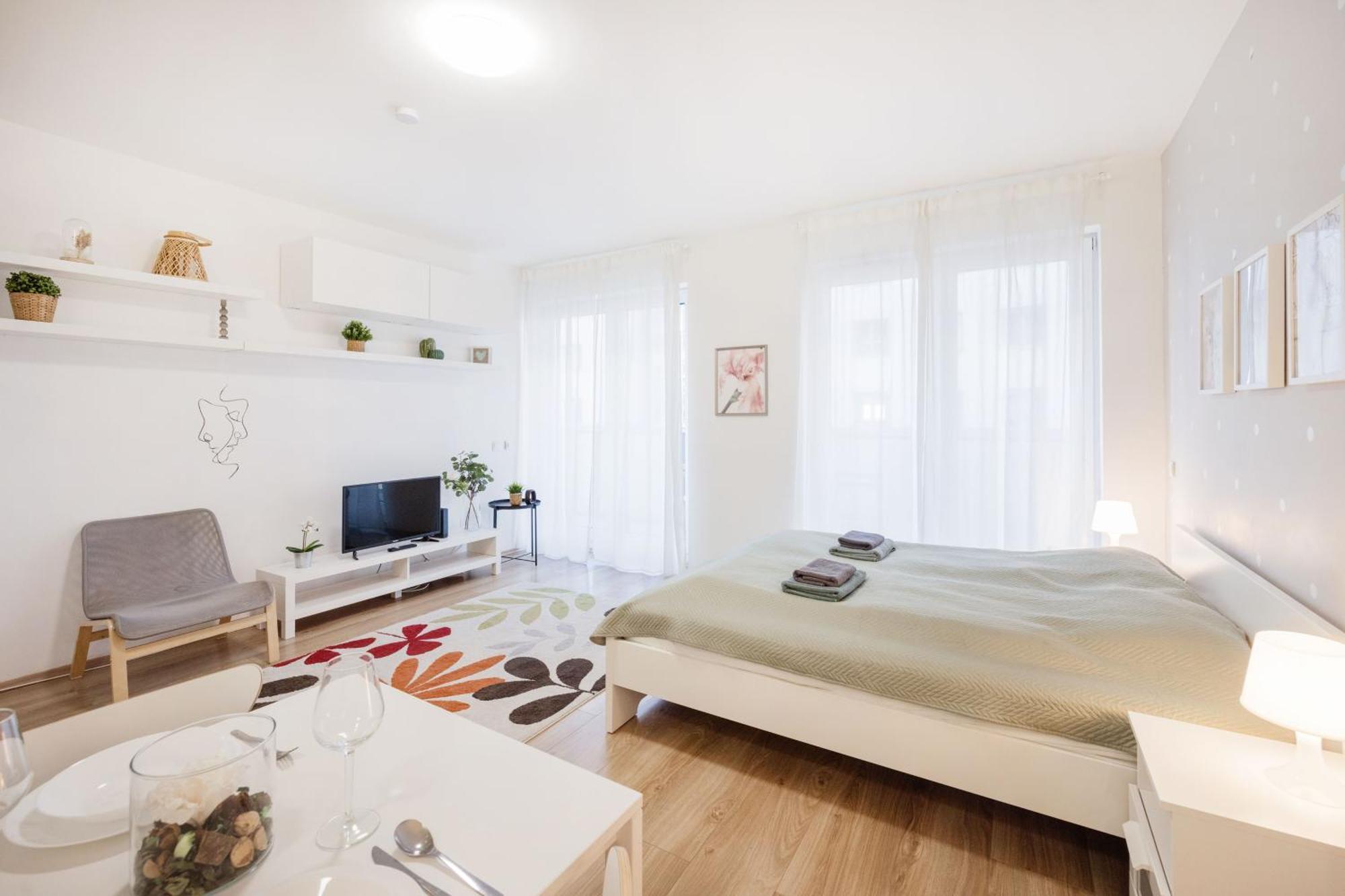 The Chic Crib With Balcony Lejlighed Budapest Eksteriør billede
