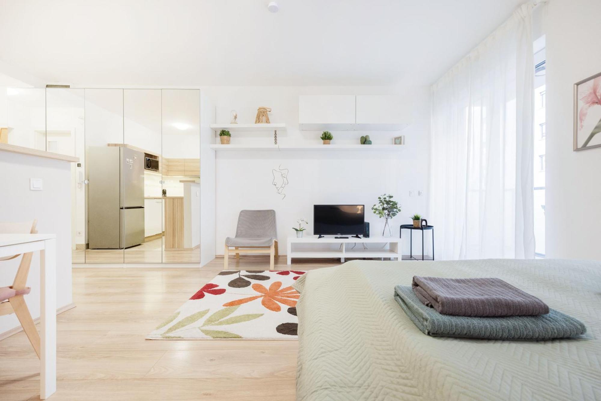 The Chic Crib With Balcony Lejlighed Budapest Eksteriør billede